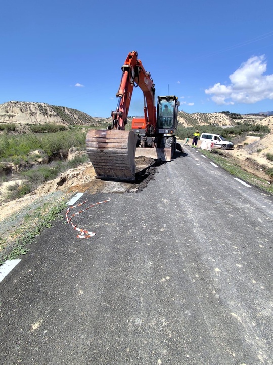 Obras de emergencia en la carretera regional que conecta el municipio de Campos del Río con la pedanía de Los Rodeos (RM-B31)