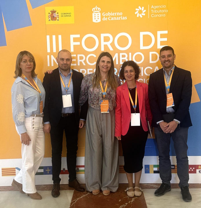 La secretaria general de la consejería de Economía, Hacienda, Fondos Europeos y Transformación Digital, Sonia Carrillo, acompañada de la delegación...