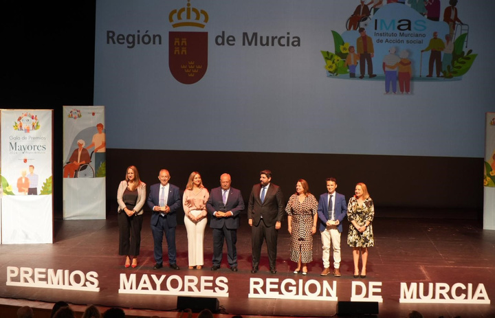 Entrega de reconocimientos de la Gala Premios Mayores 2024.