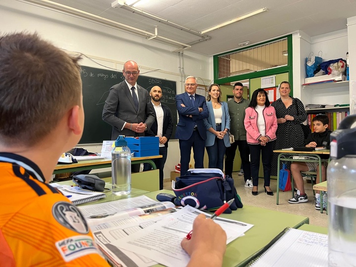El consejero Víctor Marín visita el colegio Garre Alpañez de Balsicas (Torre Pacheco) que ofrecerá primero y segundo de la ESO a partir de los dos próximos cursos