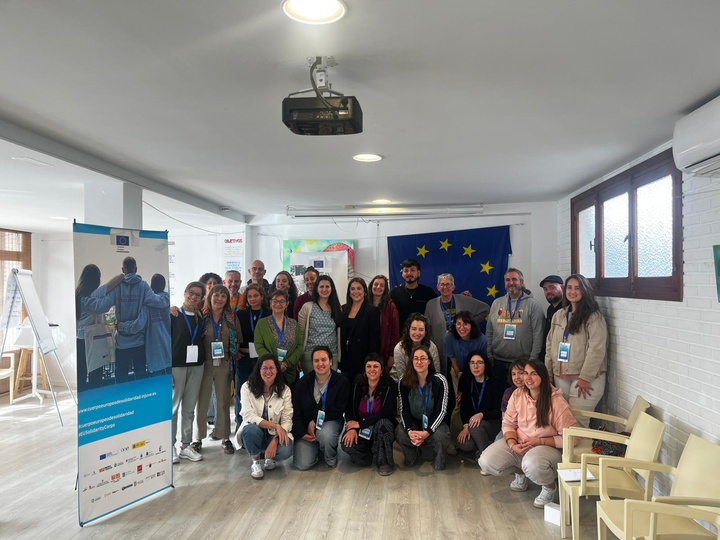 La directora de Competitividad y Calidad Turísticas, Eva Reverte, con los representantes de las empresas acreditadas. 