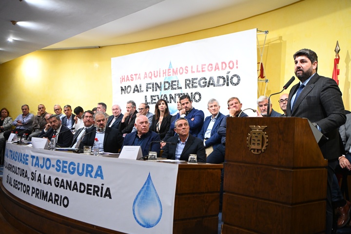 López Miras clausura el acto en defensa del trasvase Tajo-Segura organizado por el Sindicato Central de Regantes (3)