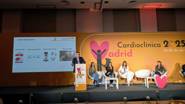 El doctor Sergio Manzano, responsable de Carprimur, en el congreso organizado por la Sociedad Española de Cardiología.