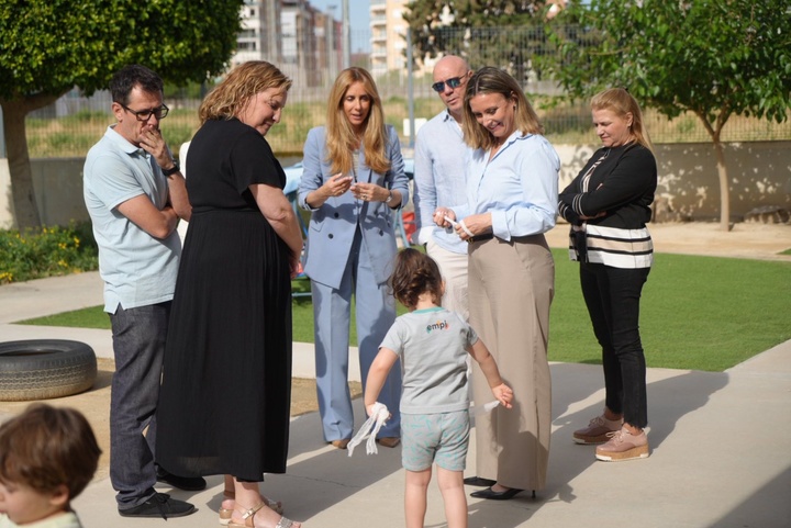 La consejera de Política Social, Familias e Igualdad, Conchita Ruiz, durante su visita al Centro de Atención a la Infancia EMPI (2)