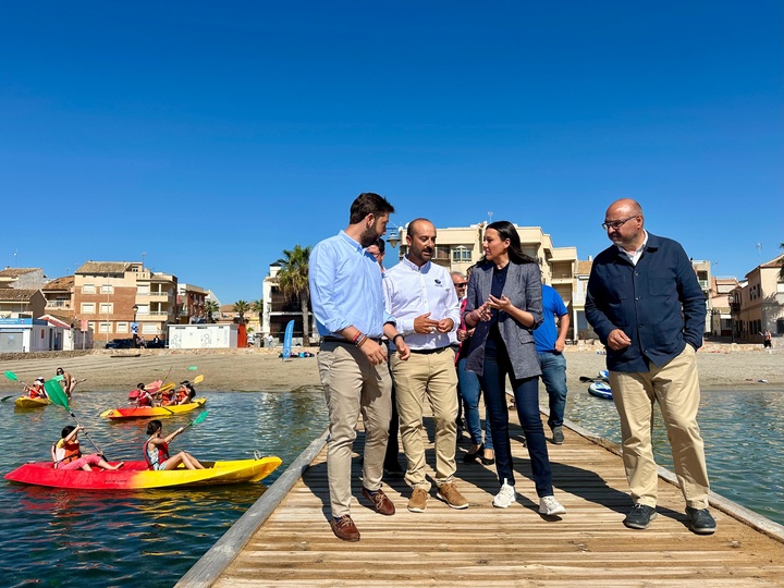La consejera Carmen Conesa, con los directores generales del Instituto de Turismo y del Mar Menor.