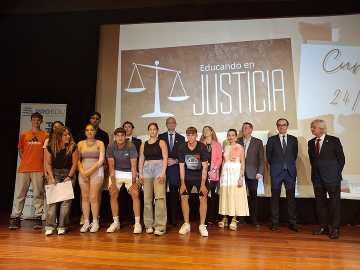 El consejero de Educación y Formación Profesional, Víctor Marín, durante la clausura del programa educativo 'Educando en Justicia'