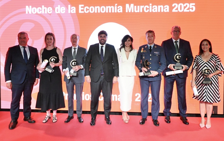López Miras: "La Ley de Simplificación que se va a aprobar nace del consenso con el tejido productivo" de la Región de Murcia