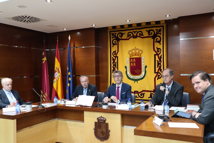 El consejero Luis Alberto Marín destaca la contribución del Consejo Jurídico "para garantizar la estabilidad y la eficacia en el ámbito fiscal, económico y financiero"