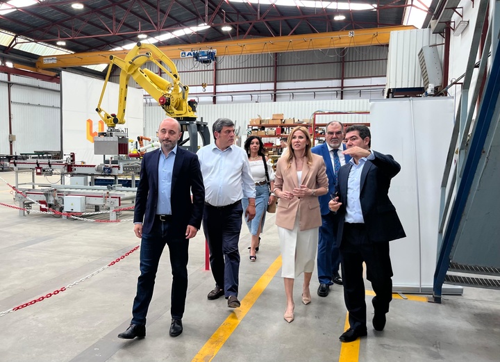 La consejera de Empresa, Empleo y Economía Social, Marisa López Aragón, visita la empresa Inemur (II).