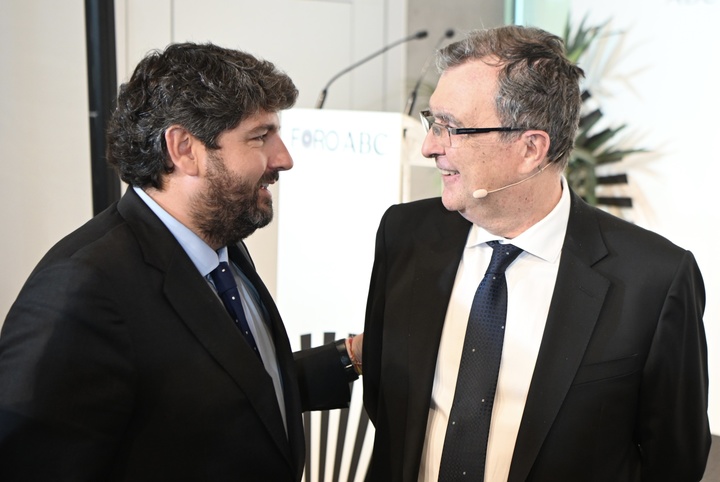 El presidente de la Región de Murcia, Fernando López Miras, asistió hoy al Foro ABC, protagonizado por el alcalde de Murcia, José Ballesta.¿¿¿