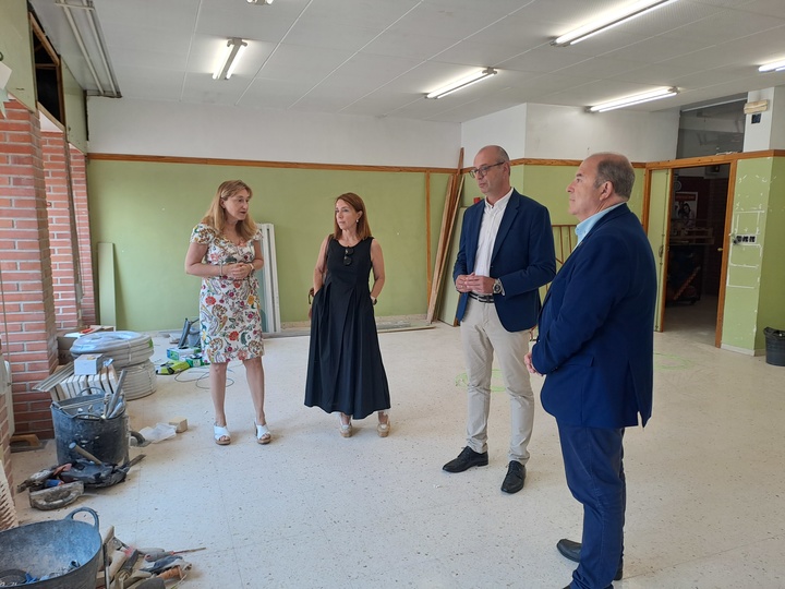 El consejero de Educación y Formación Profesional, Víctor Marín, visita las obras de adecuación del comedor escolar del CEIP Ciudad de Murcia