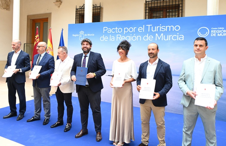 Firma del primer Pacto por el Turismo de la Región de Murcia (2)