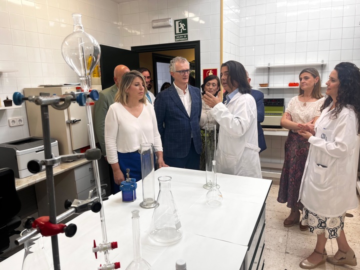 Un convenio va a permitir la unión funcional del Laboratorio Regional de Salud con el laboratorio municipal, que pasará a denominarse 'Laboratorio...