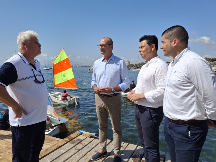 El consejero de Educación y Formación Profesional, Víctor Marín, visita las instalaciones de la Escuela Socaire, que  utilizará el IES Mar Menor ...