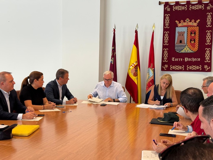 Reunión extraordinaria de la Junta Local de Seguridad de Torre Pacheco celebrada en el Ayuntamiento.