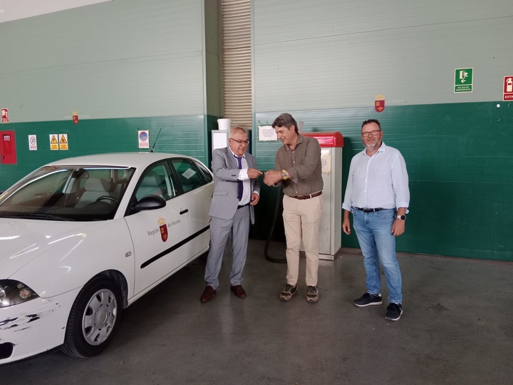 Imagen de la entrega del vehículo