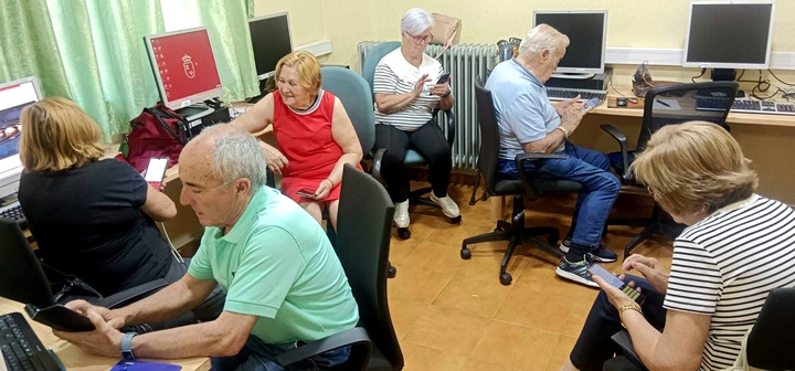 Imagen de uno de los cursos de formación para personas mayores.