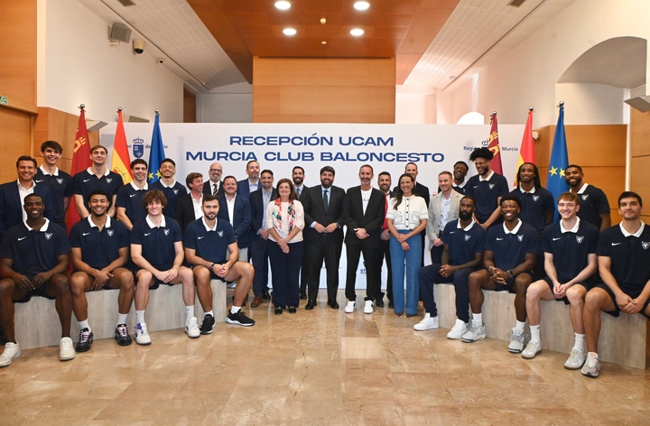 López Miras recibe a UCAM CB por sus 40 años: "Sois historia de la Región de Murcia"