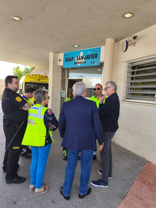 El consejero de Salud, Juan José Pedreño, en el servicio de urgencias de atención primaria de San Javier.