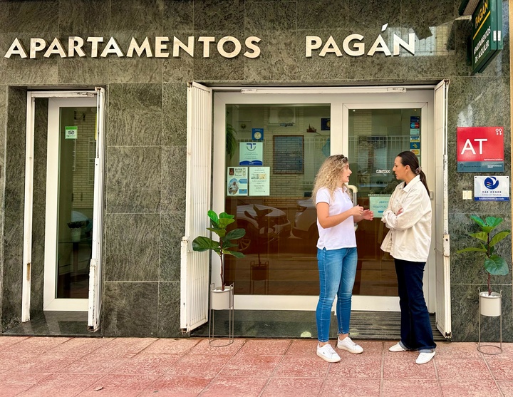 La consejera de Turismo, Cultura, Juventud y Deportes, Carmen Conesa, visitó esta mañana los establecimientos de hostelería ubicados en el entorno del Mar Menor.