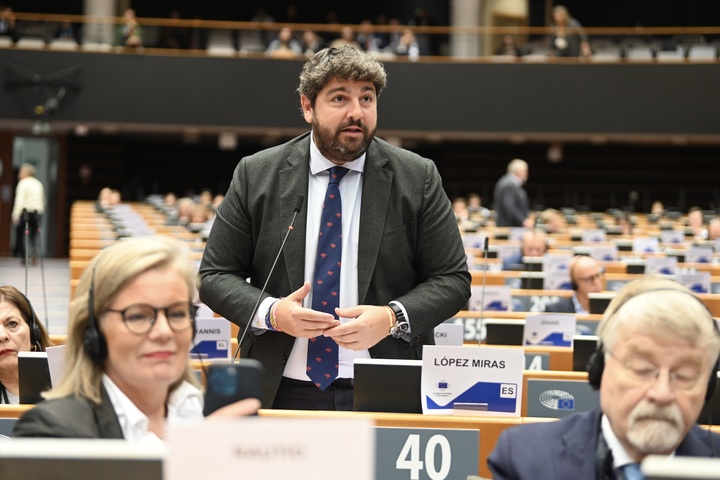 Fernando L&oacute;pez Miras interviene en el pleno del Comit&eacute; Europeo de las Regiones, con motivo del debate sobre Defensa Europea