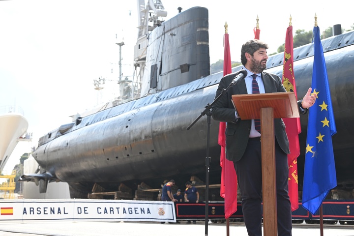 L&oacute;pez Miras, en el acto de cesi&oacute;n del submarino 'Tonina' (2)