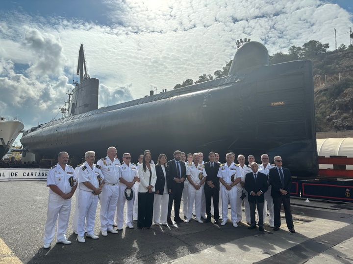 L&oacute;pez Miras, en el acto de cesi&oacute;n del submarino 'Tonina' (3)