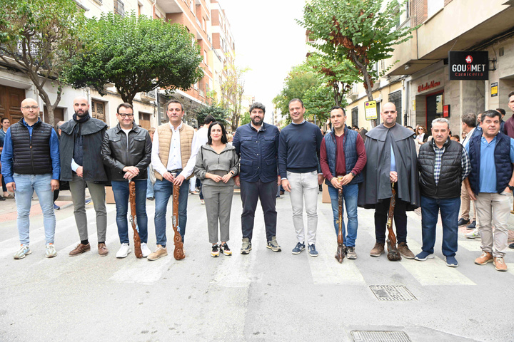 López Miras asiste a las Gachasmigas populares, antesala de las Fiestas de la Purísima de Yecla (1)