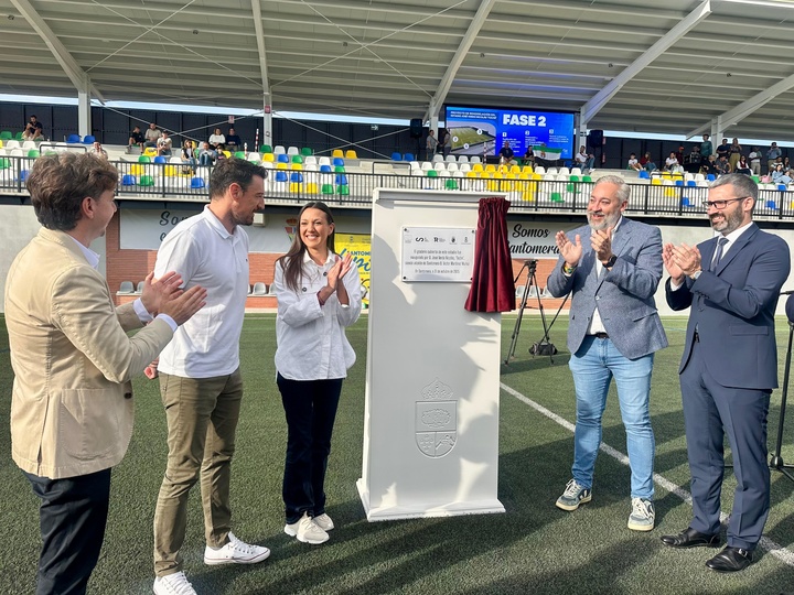 La Comunidad contribuye a la construcción de un graderío cubierto en el campo de fútbol de Santomera