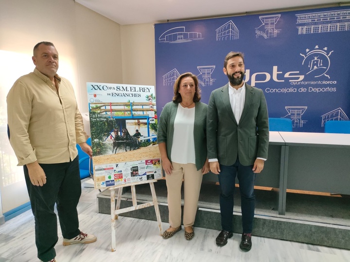 El director del Instituto de Turismo, Juan Francisco Martínez, con el resto de participantes en la presentación de La XX Copa del Rey de Enganches, que se celebrará en Lorca