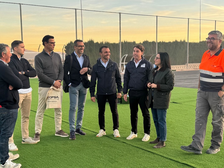 La Comunidad aporta más de 57.000 euros para reponer el césped en un campo de fútbol del complejo 'Juan Palao Azorín' de Yecla