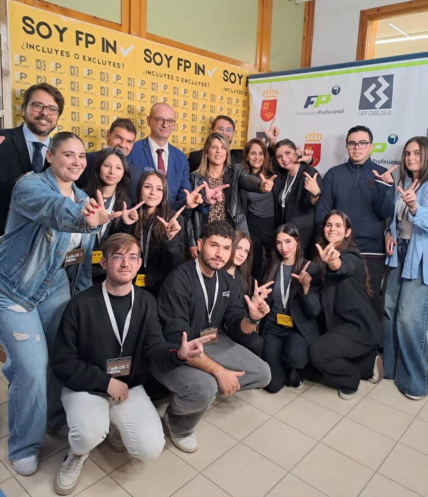 El consejero de Educación y Formación Profesional, Víctor Marín, y la alcaldesa de Cartagena, Noelia Arroyo, inauguran la I Jornada por una formación en empresa inclusiva', que se celebra en el CIFP Carlos III de Cartagena. -2