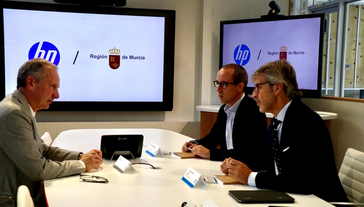 El consejero de Economía, Hacienda, Fondos Europeos y Transformación Digital, Luis Alberto Marín, reunido con el CEO Mundial de HP; Enrique Lores