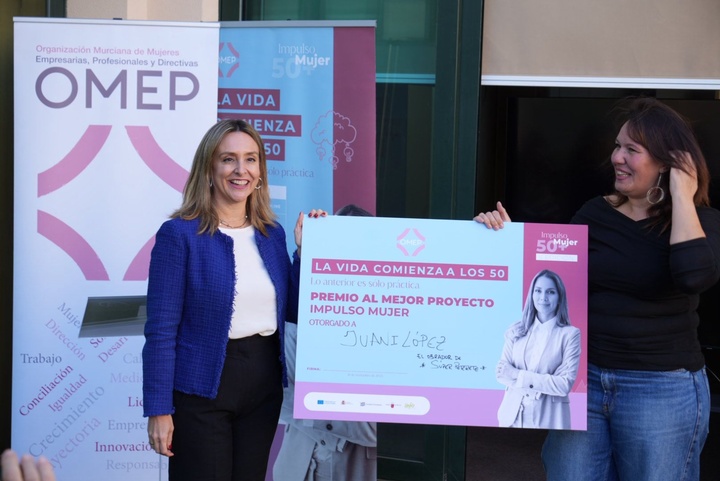 La consejera de Política Social, Familias e Igualdad, Conchita Ruiz, durante el acto de clausura del programa regional 'Mujer Impulso +50' (1)