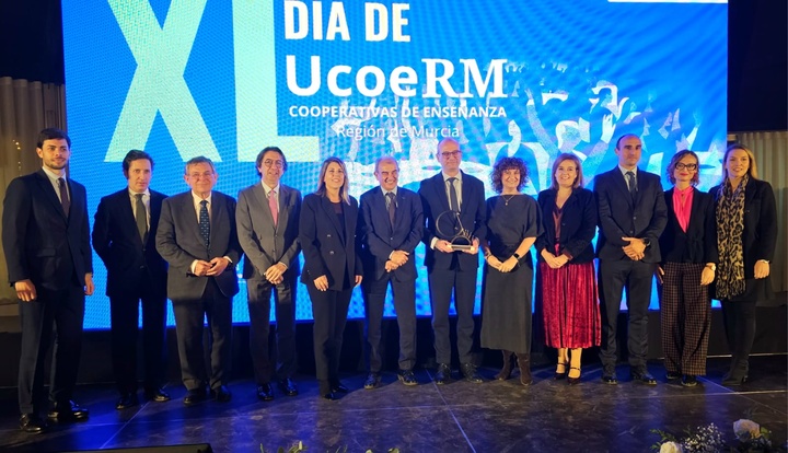 El consejero de Educación participa en la entrega de distinciones del XL Día de Ucoerm (1)