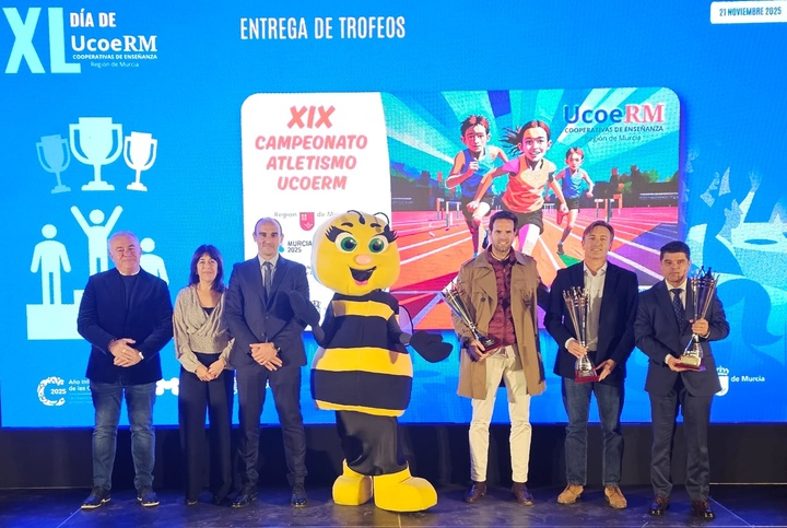 El consejero de Educación participa en la entrega de distinciones del XL Día de Ucoerm (2)