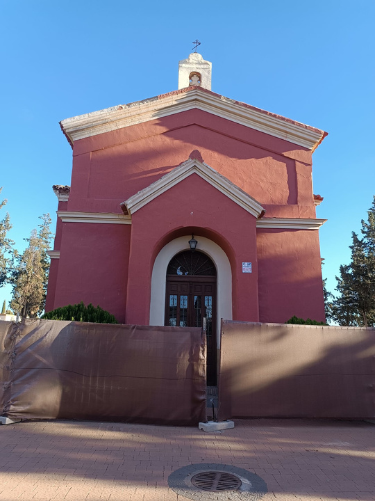 Una imagen de la fachada de la capilla del cementerio de Totana objeto de la subvención.