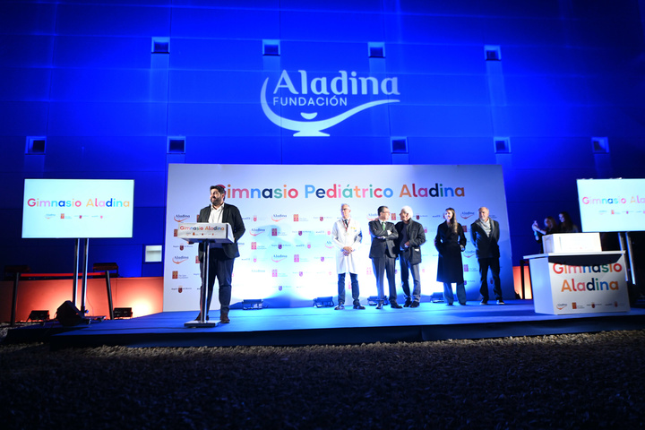 El jefe del Ejecutivo autonómico, Fernando López Miras, presidió hoy el acto de colocación de la primera piedra del primer gimnasio oncológico pediátrico y de adolescentes de España (2)