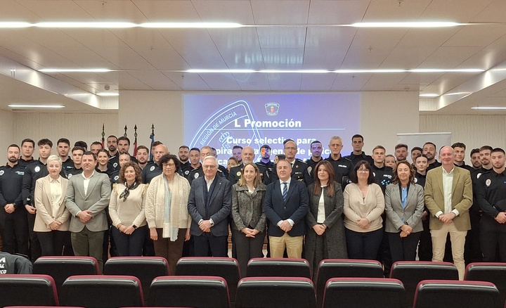 Un momento de la inauguración de la primera jornada del curso de promoción para aspirantes a policía local de la Región