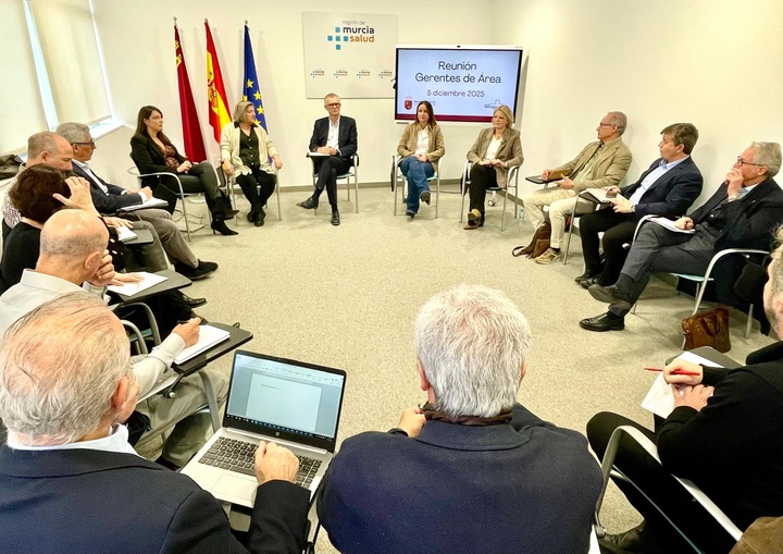 El consejero de Salud, Juan José Pedreño, durante su reunión con los gerentes de las nueve áreas de Salud para coordinar las actuaciones ante el ...