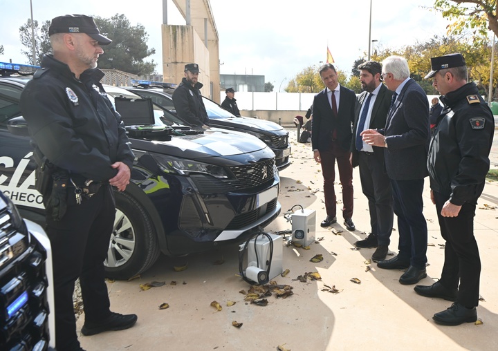 L&oacute;pez Miras visit&oacute; hoy el Centro Integral de Seguridad de Torre Pacheco acompa&ntilde;ado por el alcalde del municipio, Pedro &Aacute;ngel Roca