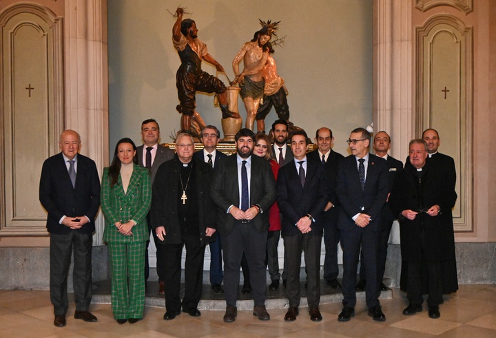 El jefe del Ejecutivo auton&oacute;mico, Fernando L&oacute;pez Miras, preside la reuni&oacute;n del Patronato del Museo Salzillo (2)