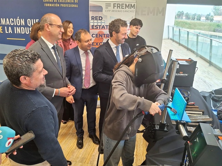 El consejero de Educaci&oacute;n y Formaci&oacute;n Profesional, V&iacute;ctor Mar&iacute;n, asiste a la jornada de Fremm sobre log&iacute;stica, en la que alumnado de Formaci&oacute;n Profesional presenta proyectos de innovaci&oacute;n