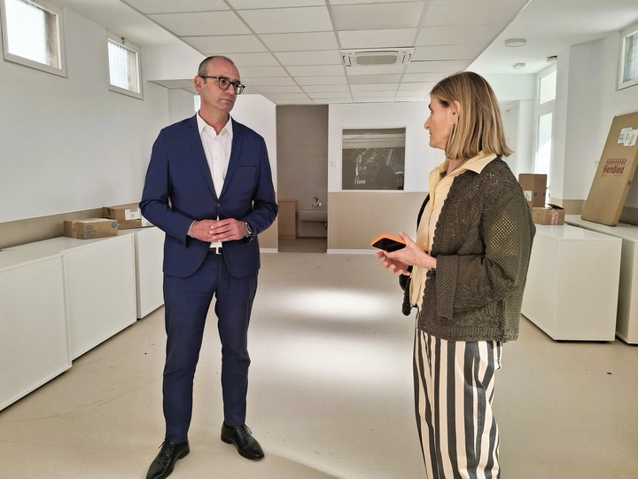 El consejero de Educaci&oacute;n y Formaci&oacute;n Profesional, V&iacute;ctor Mar&iacute;n, visita las obras de adecuaci&oacute;n de espacios para aula 2-3 en el colegio Nuestra Se&ntilde;ora...