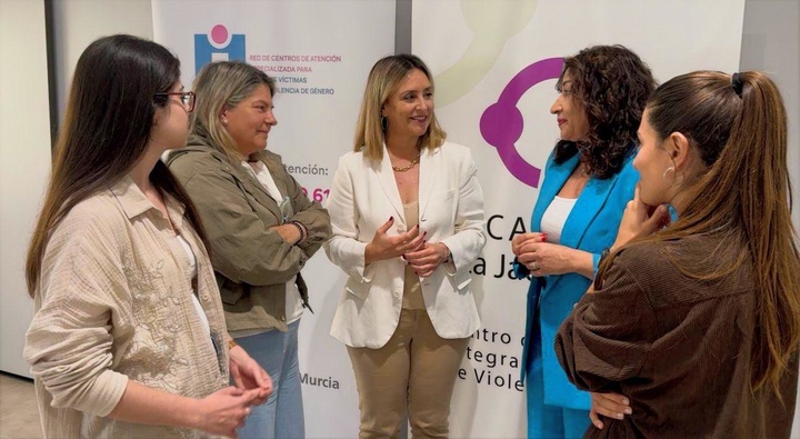 La consejera de Pol&iacute;tica Social, Familias e Igualdad, Conchita Ruiz, durante una visita al CAIVAX