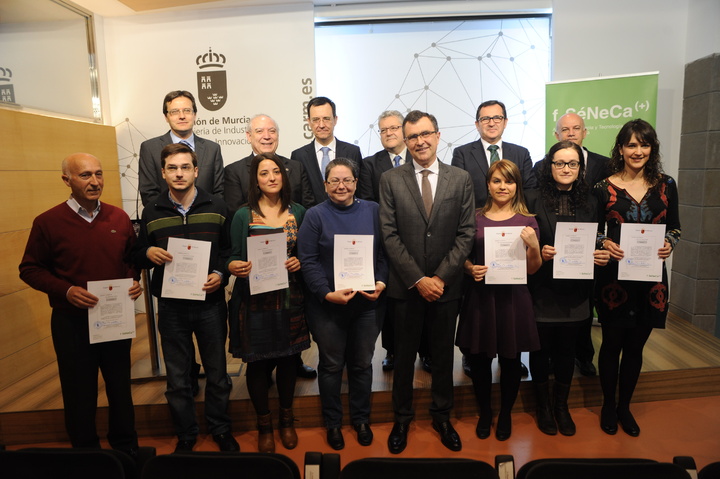 Entrega de credenciales a los investigadores postdoctorales