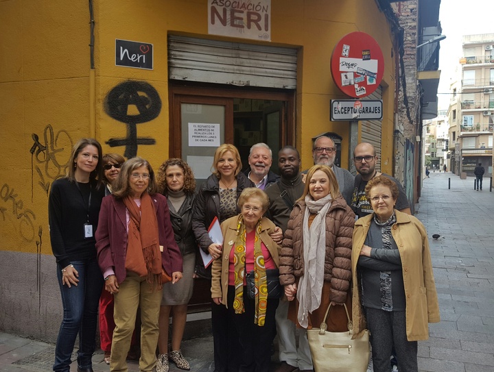 Familia colabora con la asociación Neri en la atención a inmigrantes